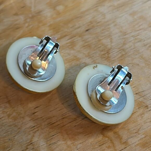 Light Gold tone and green stone acrylic clip on fashion statement earrings - Picture 3 of 6